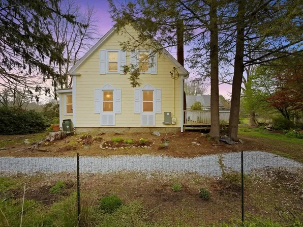 133 County Rd, Plympton, MA 02367