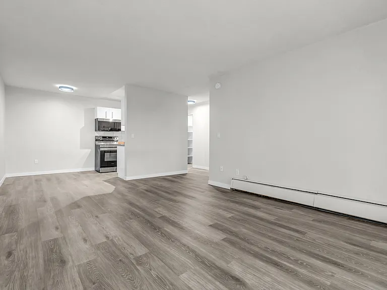 5772 177b St — Photo 3