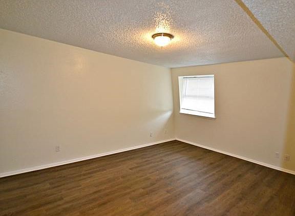 4th image of 1825 Wooten Park Dr