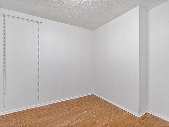 4th image of 1000 Parkview Drive #507