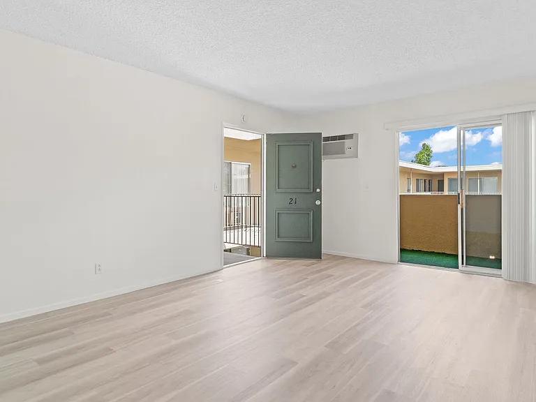 Four Winds Apartments — Photo 7