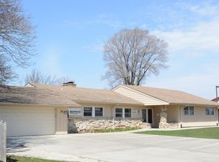 3171 S 100th St, Greenfield, WI 53227