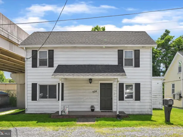 704 Square St, Mount Joy, PA 17552