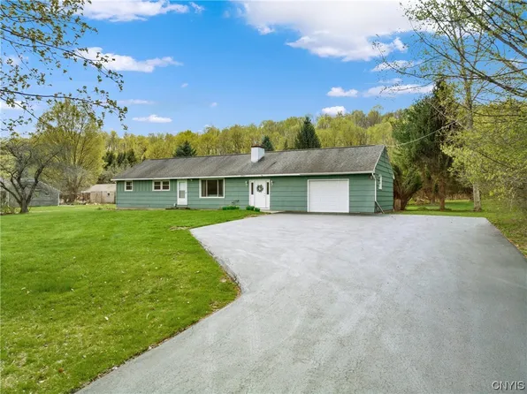 1124 Nottingham Rd, Jamesville, NY 13078