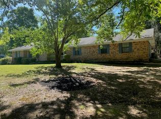 1056 Barrett Dr, Summit, MS 39666