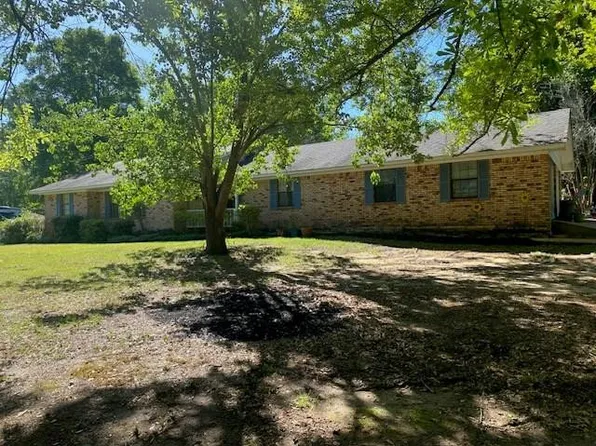 1056 Barrett Dr, Summit, MS 39666