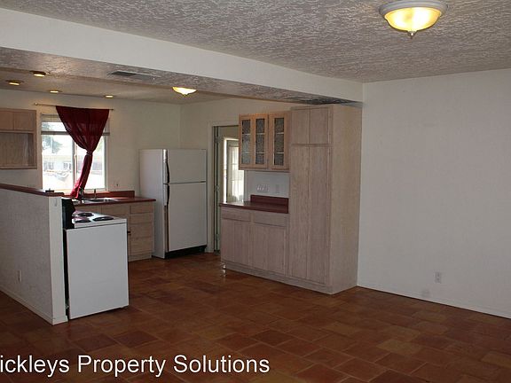 3rd image of 2321 Kimo Dr NE