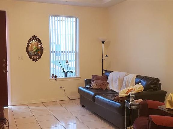 3rd image of 3144 Scotland Dr