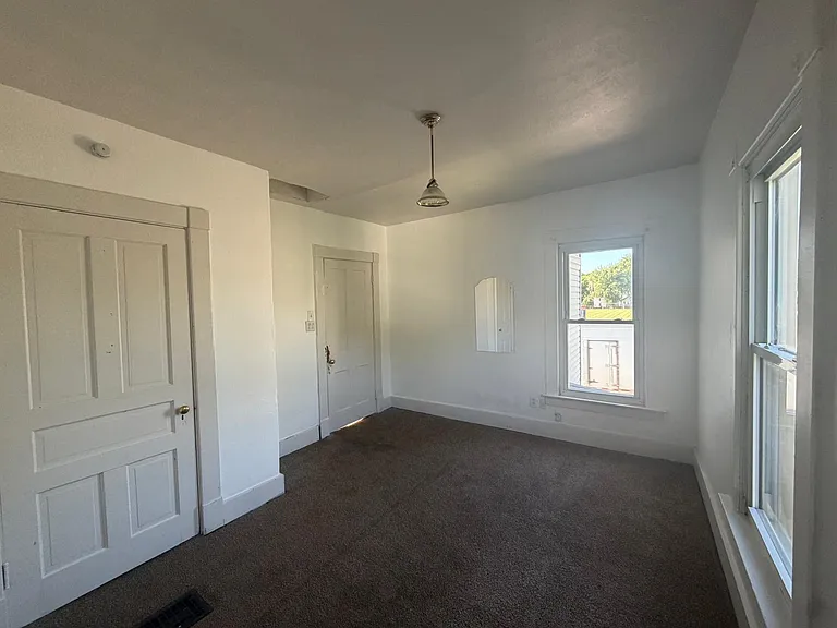 418 E Ash St — Photo 12