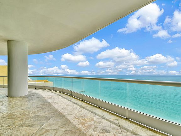 5th image of 16051 Collins Ave APT 3104