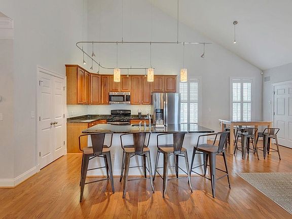 4th image of 6918 Welbourne Ln