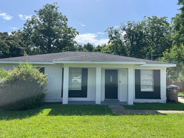 7500 Newcombe Dr — Photo 3