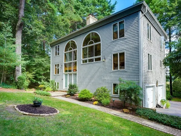 662 Central St, Holliston, MA 01746