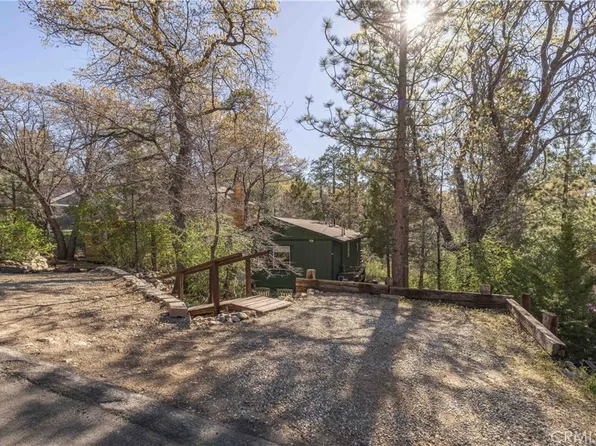 844 Moreno Ln, Sugarloaf, CA 92386