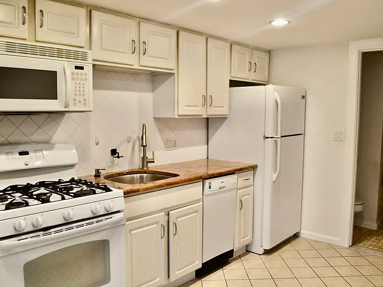 93 Sherman Ave #7 — Photo 6