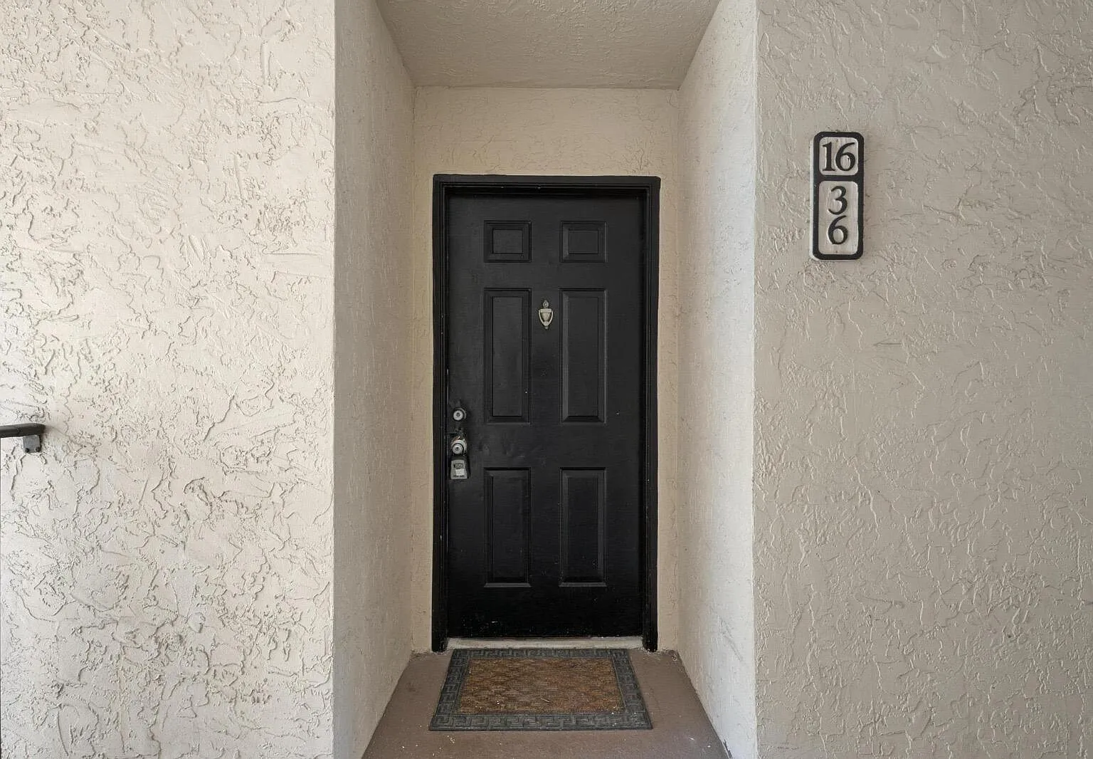 3 bed, 2.0 bath, 1263 sqft, $2,395 — Photo 2