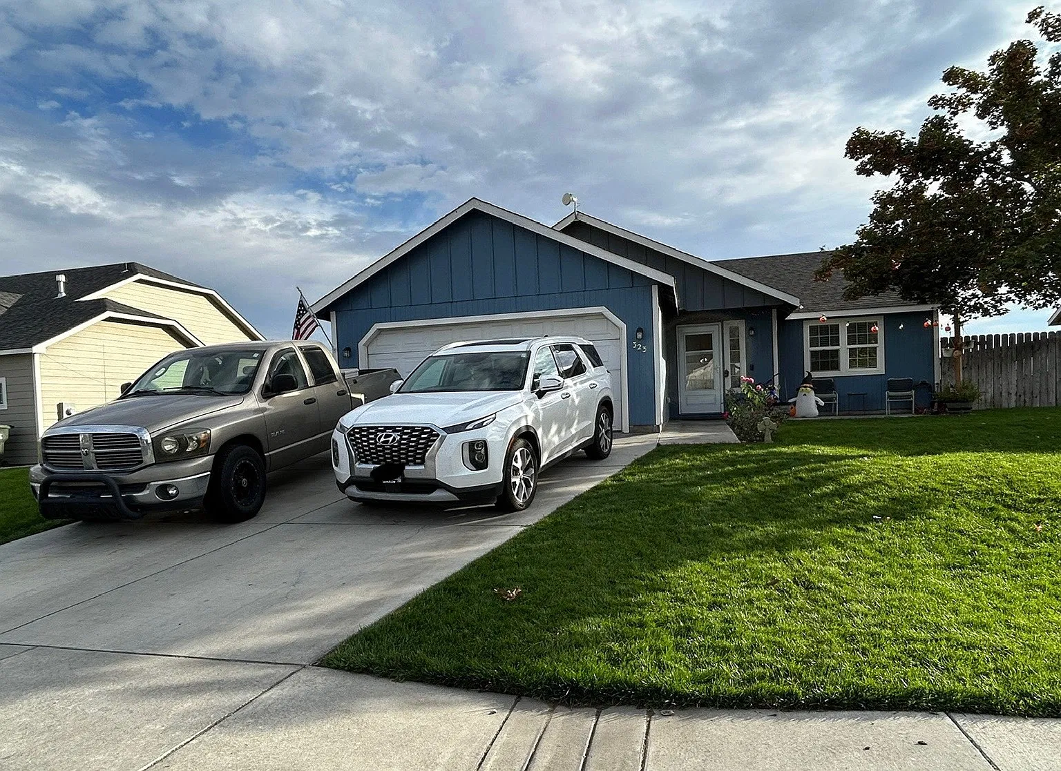 323 Sage St — Photo 1