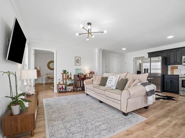 2418C Abbott Martin Rd, Nashville, TN 37215