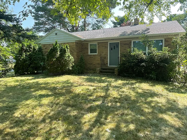 2339 S Cleveland Ave — Photo 3