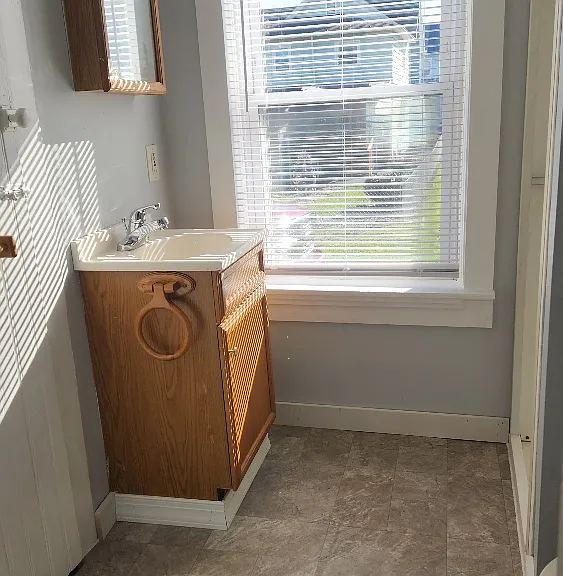913 Ward St — Photo 3