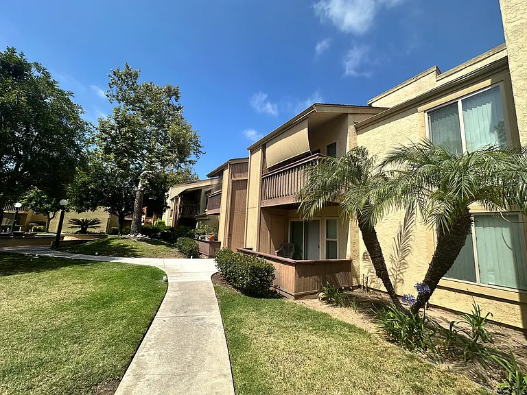 front walkway to unit on 2nd floor