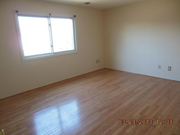 4th image of 9818 Parkway Dr