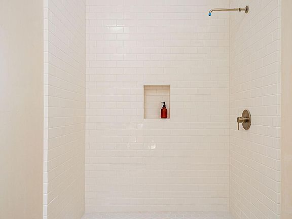 5th image of 1556 Fulton St
