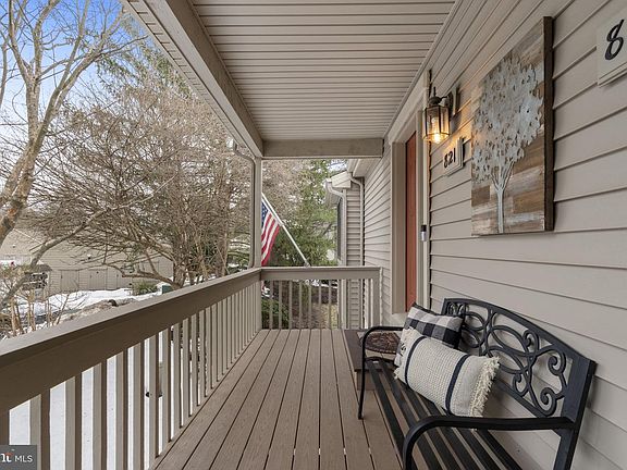 2nd image of 821 Jefferson Way #821