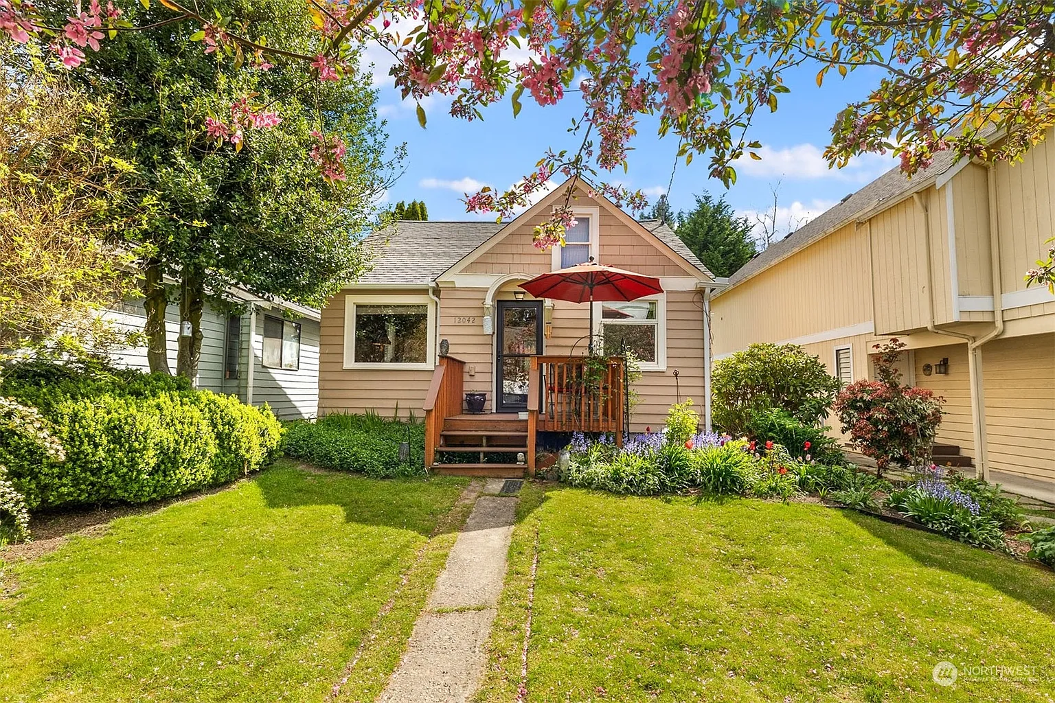 12042 40th Avenue NE photo 1
