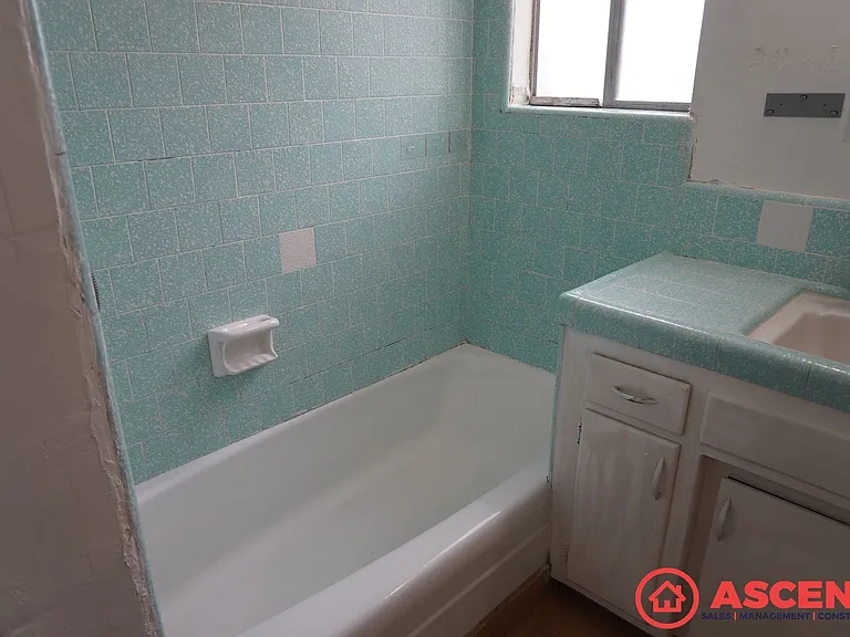 1500-1504 Owens Street — Photo 8