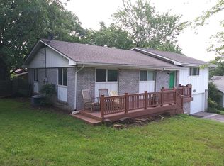 2322 N Hummingbird Ln, Fayetteville, AR 72703