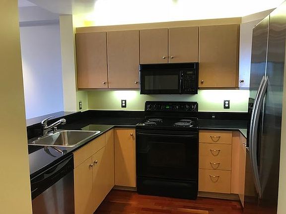 3rd image of 1655 Mission St Unit 528