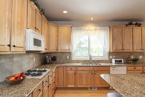 New slab granite & tile backsplash in kitchen w/gas cooktop