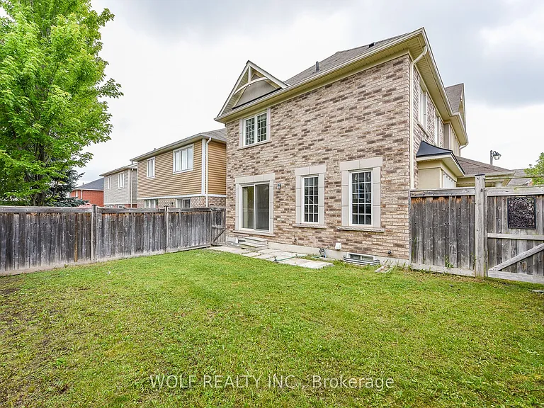 449 Tyrone Cres — Photo 5