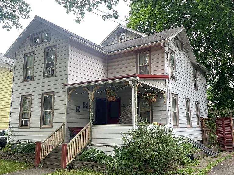 305 Utica St — Photo 16