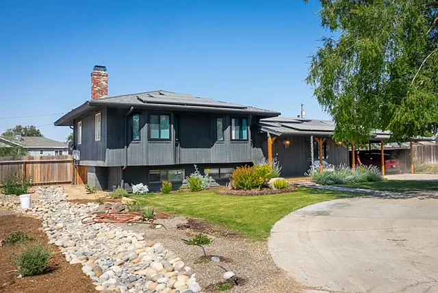 19415 Deane Dr photo 1