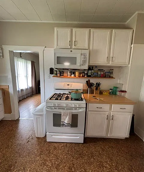 823 College Ave — Photo 7