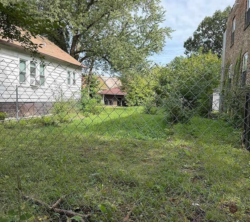 1st image of 10449 S State St