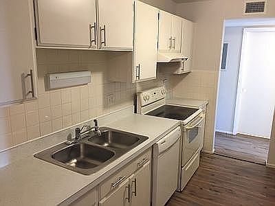 2nd image of 640 Murray Ln Unit 405