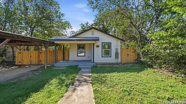 3 bed, 2.0 bath, 906 sqft, $1,600 — Photo 1