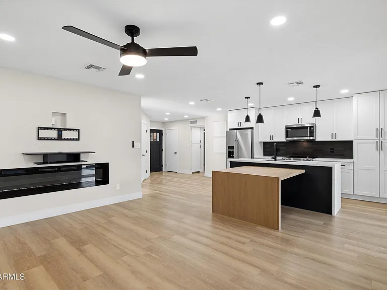 5117 E Beck Ln — Photo 8