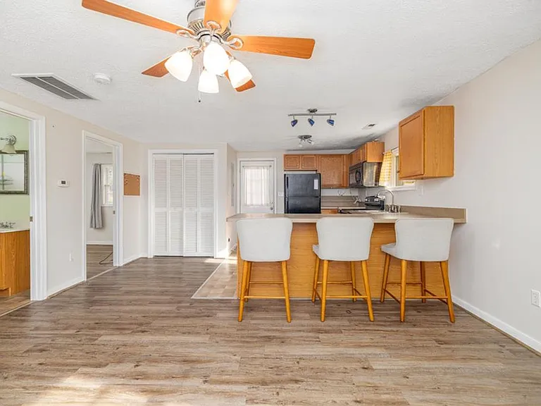 714 Hill St — Photo 5
