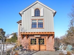 198 Center St, Southport, CT 06890