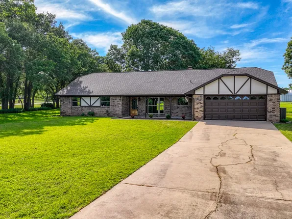 101 Meadow Ct, Weatherford, TX 76086