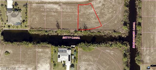 1st image of 826 NE 41st Ln