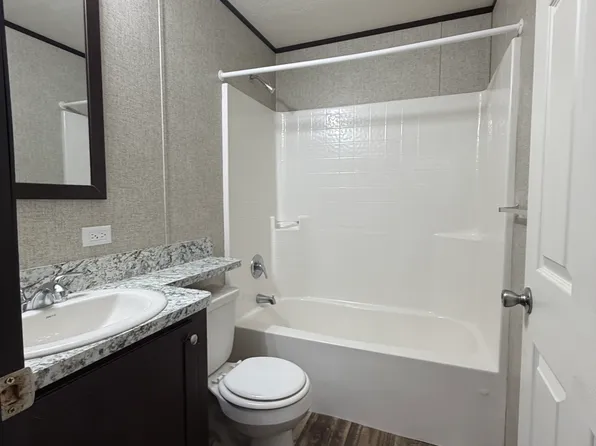 7329 114th St #165, Flushing, MI 48433