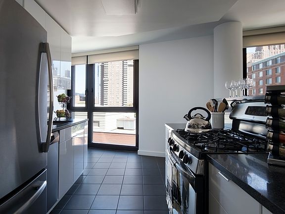 5th image of 89 Murray St APT 5S