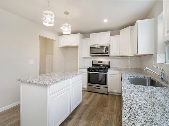 4th image of 708 Sun Stone Dr