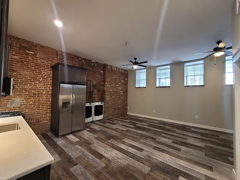 125 Henrietta St — Photo 17