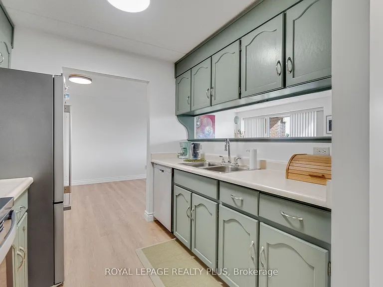 8 Christopher Ct #603 — Photo 22